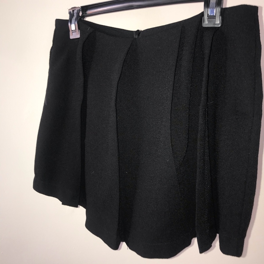 skort - Picture 2 of 3